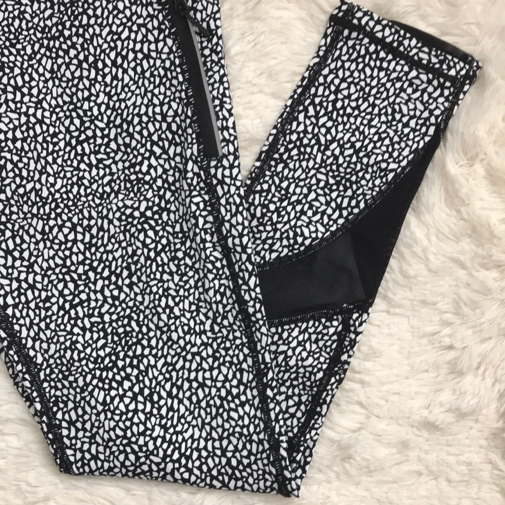 Lululemon Athletica Leggings Black White Speckle print mesh cutouts